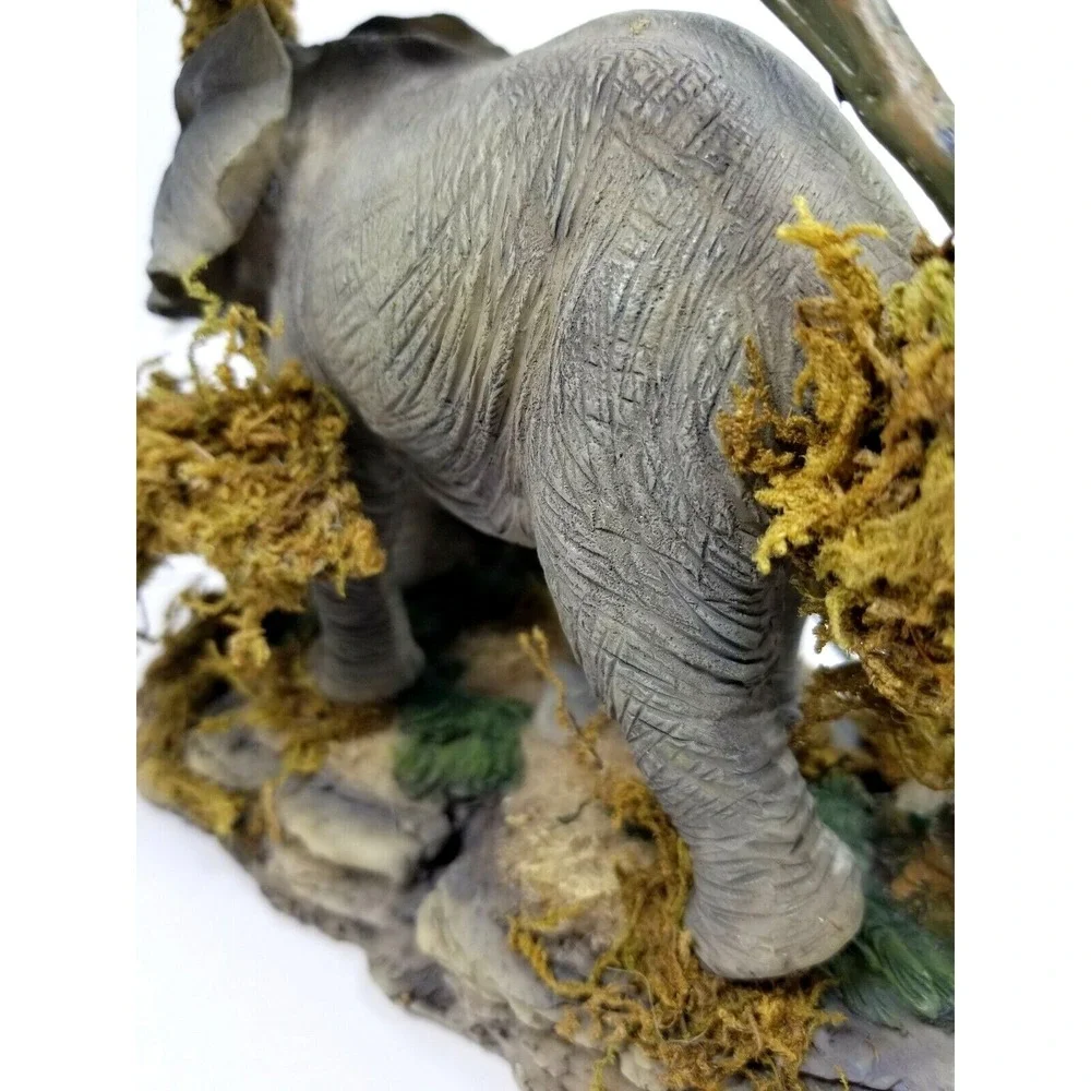 CLASSIC TREASURES  ELEPHANT SCULPTURE COLLECTION SERIES WITH BOX